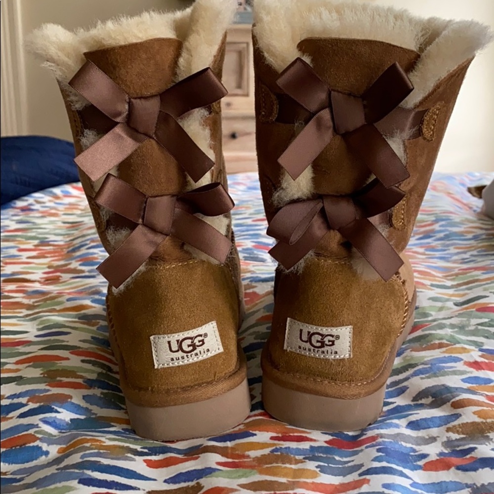 UGG Bailey Bow II, tan, size 8